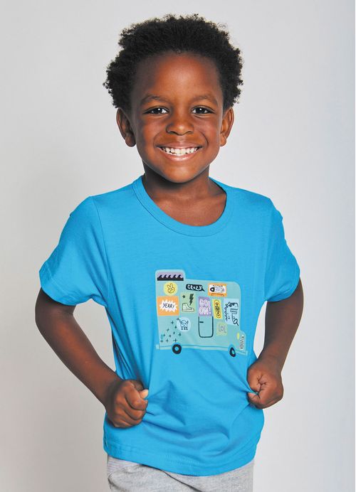 Camiseta Infantil Menino Estampa Carrinhos – Tam. 1 a 10 anos – Azul/amarelo
