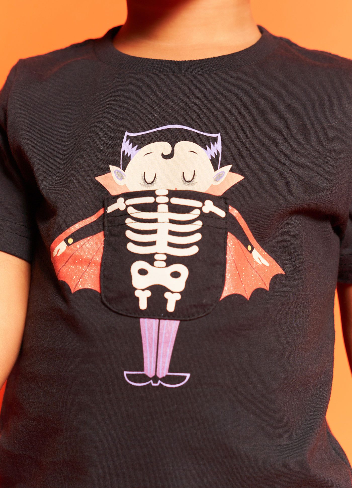 Camiseta Infantil com Estampa do Drácula Acompanha Capa e Máscara - Tam 1 a  5 anos Preto