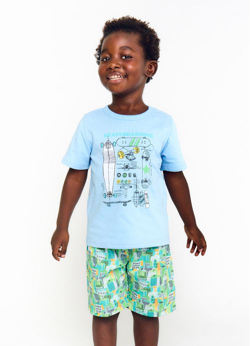 Conjunto Infantil Menino Camiseta + Bermuda Estampa Skateboarding – Tam. 2 a 12 anos – Glacial e Verde